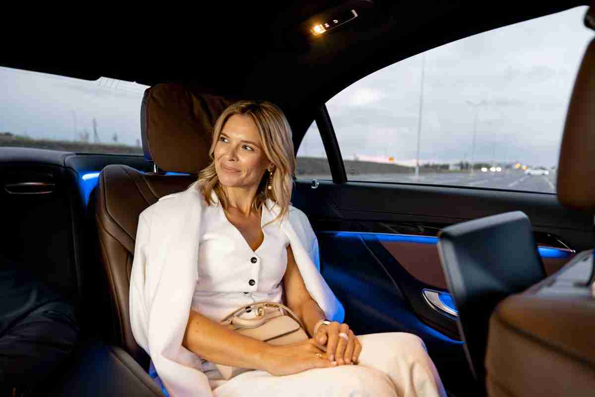 Spacious Maxi Cab for Group Airport Transfer Melbourne Spacious Maxi Cab for Group Airport Transfer Melbourne